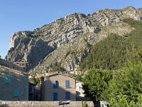 Sisteron - Faubourg de la Baume  Montagne de la Baume depuis Sisteron