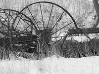Sisteron Collet Marquise  Machines agricoles à la ferme des Combes (Monochrome)