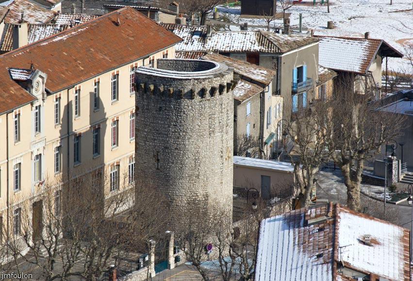 sist-du-molard-LR-13web.jpg - Tour de la Porte Sauve qui se trouve aujourd'hui dans la cour de l'école primaire de Verdun