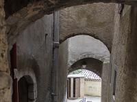 Sisteron- Andrônes, couverts et ruelles en escalier  Quartier de Bourg-Reynaud - Andrône reliant la rue Fond Chaude à la rue Saunerie