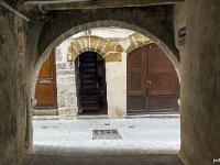Sisteron- Andrônes, couverts et ruelles en escalier  Passage couvert de l'Impasse Deuleuze et rue Deleuze