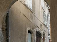 Sisteron- Andrônes, couverts et ruelles en escalier  Passage couvert en la rue Deleuze et la rue du Glissoir. Côté rue Deleuze