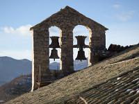 Chapelle Saint-Marcel (XIIe)  Le clocher-mur et ses deux cloches
