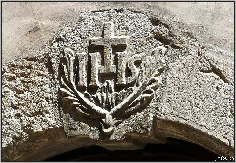 tallard-44web.jpg - Rue Chevallerie - Détail des entrelacs gothiques de la clé de voute