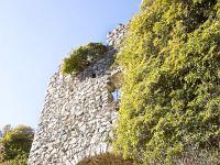 Le Vieux Noyers  Mur à l'Est du village supporté par une arche en plein cintre