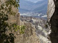 Le Vieux Noyers  Ancienne auberge. Vue vers le Sud par une autre fenêtre. Au loin, entre Sumiou et Pellegrine, le Pas des Portes