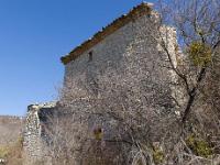 Le Vieux Noyers  Façade d'une maison et sa gênoise au Nord du village donnant sur la rue principale