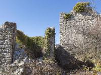 Le Vieux Noyers  Ruines dans le centre du village