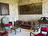 chateau-lacoste-040-2  Château de Lacoste - Les appartements du Marquis de Sade, meublés avec la collection privée de Pierre Cardin