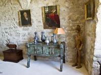 chateau-lacoste-041-2  Château de Lacoste - Les appartements du Marquis de Sade, meublés avec la collection privée de Pierre Cardin