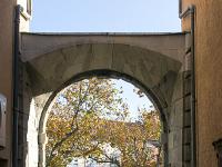Laragne-Montéglin  Porte du Château depuis l'Allée du Château ...