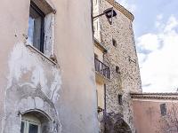Mison Village  Ruelle caladée passant sous le porche du beffroi