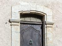 Mison Village  Belle porte datée de 1780 rue du Long Jeu