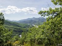 Rando à Mongervis (Sisteron)  Vue sur le Jabron et la vallée du même nom.  Au centre, on aperçois le village de Castel-Bevons