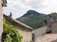 Orpierre  Draille de Sourne. Je suis en haut et vais redescendre par une autre ruelle pour rejoindre plus bas l'autre côté du passage couvert vu précédemment ...