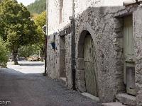 Orpierre  L'extrème Sud du village. Ici se trouvait jadis une porte dans les remparts aujourd'hui disparus. Il y avait trois portes pour entrer dans le village ...