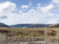 Paysages de Haute Provence - Hautes Alpes  Vue sur la montagne de Chabre. A droite, les ruines du château de Mison