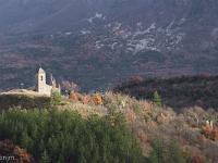 Vallée du Jabron  L'église de Saint Vincent et les ruines du vieux village