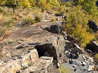 Sisteron - Des Houlettes à Pierre Avon  Me voici arrivé sur le site de Pierre Avon. Une barre rocheuse d'environ 200 m de long,  orientée Nord/Sud qui acceuille les "oeufs de dinosaure "