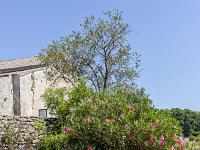 Salagon  Vue sur les jardins ...