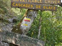 Rando -Gorges de la Méouge  Encore 20 minutes pour arriver au Rocher du Château. Dangereux en hiver, comme l'indique le panneau.