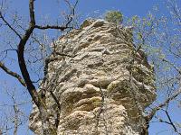 Rando -Gorges de la Méouge  Nous voici au Rocher du Château, épargné par l'érosion.