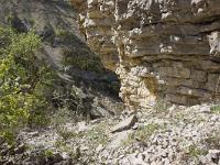 Rando -Gorges de la Méouge  La base du Rocher du Château. Je vais m'y arrêter un moment pour boire et me restaurer.