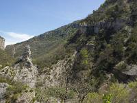 Rando -Gorges de la Méouge  Tout à l'heure, je vais en partie longer la falaise que l'on voit en face.