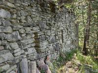 A l'Est de Saint Symphorien  Ruines du hameau de La Baumelle