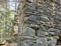 A l'Est de Saint Symphorien  Ruines du hameau de La Baumelle