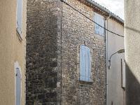 Revest-du-Bion  Rue dans le vieux village ...