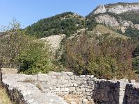 Séderon - La Tour  Le mur Ouest de la chapelle et au Nord l'abside ...
