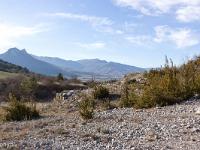 Sisteron Collet & Marquise  Vue vers l'Ouest depuis le Collet. A gauche au second plan : Le Rocher de Pierre Impie, le Roc de l'Aigle et le Rocher du Loup. L'ensemble se nomme Montagne de l'Ubac