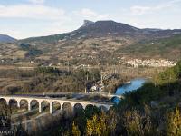 Sisteron Collet & Marquise  Vue sur le quartier de la Baume (on voir le clocher du cloître St Dominique du XIIIe) , la confluence Buech/Durance et au 1er plan le viaduc SNCF de Sisteron