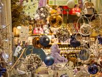 Sisteron de nuit  Rue Droite basse - Vitrine de Noël à la Taste