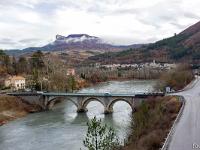 Sisteron  Confluence Buech Durance. Au loin, le quartier de la Baume