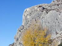 Petite promenade sisteronaise  Rocher de la Baume depuis le plan d'eau