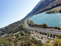Boucle Sisteron via l'ancienne route d'Entrepierres  Vallée de la Durance - Retenue d'eau de St Lazare sur la Durance, l'A51 et la D4 qui rejoint Volonne