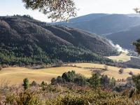 Sisteron - Route Napoléon  Vue vers le Sud. Au plus loin à droite, les crêtes de Lure, Chapage et au plus prêt Mongervis. En face vers la gauche, Briasc