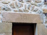 Saint André de Rosans  Linteau de 1677 dans une ruelle