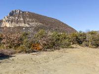 Serre d'Autruy - St André de Rosans  En arrière plan, la montagne de Risou (1179m)