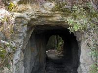 Saint Donat le Haut  Le tunnel. Le rails sont encore en place