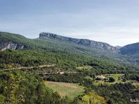 Tour de la Baume  Au loin, les crêtes de Gache et à droite Aigues Champs. Entre les deux, le défilé de Pierre-Ecrite