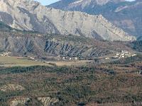 Autour d'Upaix  Zoom sur le village de Melve à droite et le hameau des Sigauds à gauche depuis la tour d'Upaix