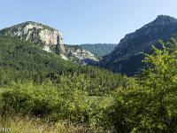 Au Nord de la montagne de Sumiou  Le bec et la montagne de Sumiou. Au loin, les crêtes de la montagne de Lure
