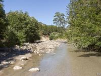 Au fil du Vançon  Ici un l'eau s'étale et coule paisiblement sur cette zone dégagée