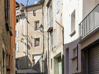 Volonne  Rue de la Baume. Au fond, la rue de la Liberté ...