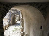 Volonne  Le chemin de ronde ...