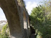 Volonne  Autre vue sur l'aqueduc ...