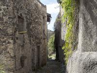 Volonne  Ruelle dans le haut du village ...